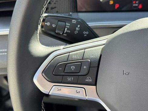 New 2026 Volkswagen Tiguan SE FWD image 15