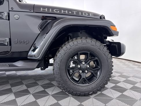 New 2025 Jeep Gladiator Sport image 17