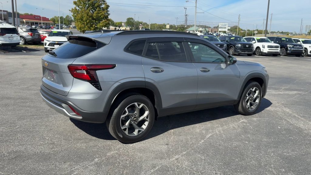 Used 2026 Chevrolet Trax LT FWD image 7
