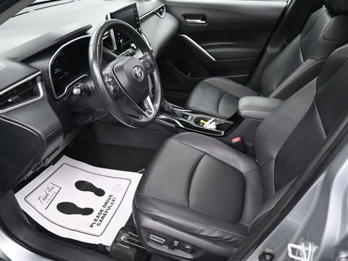 Used 2022 Toyota Corolla Cross XLE w/ Convenience Package image 23
