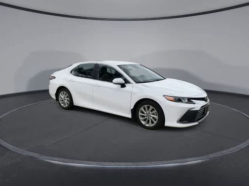 Used 2023 Toyota Camry LE image 2