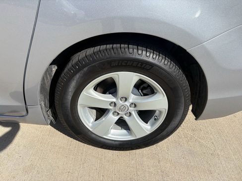 Used 2017 Toyota Sienna LE image 30