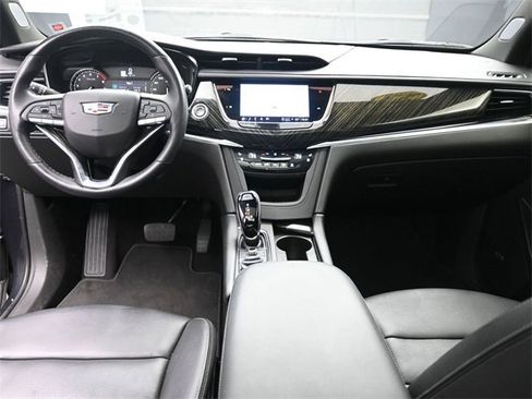Used 2023 Cadillac XT6 Premium Luxury image 9