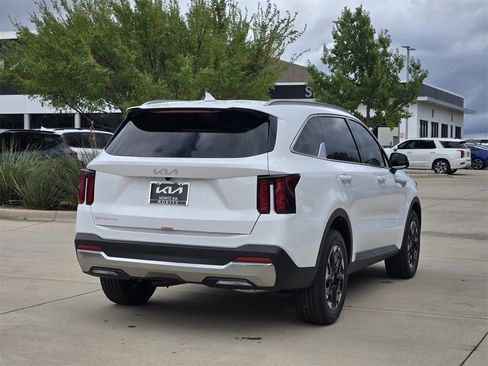 New 2026 Kia Sorento S image 4