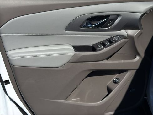 Used 2020 Chevrolet Traverse LT w/ LT Premium Package image 10