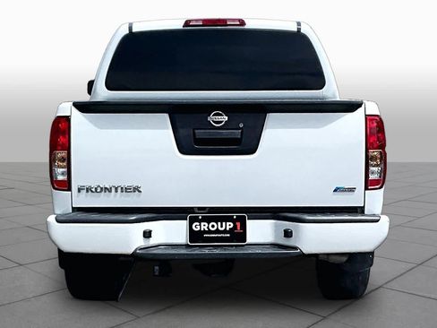 Used 2018 Nissan Frontier SV RWD image 5