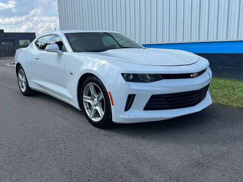 Used 2018 Chevrolet Camaro LT RWD image 3