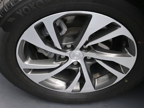 Used 2021 Buick Envision Essence image 21