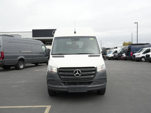 Used 2024 Mercedes-Benz Sprinter 2500 image 2