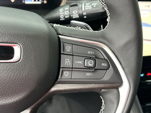 New 2026 Jeep Grand Cherokee Limited Reserve image 9