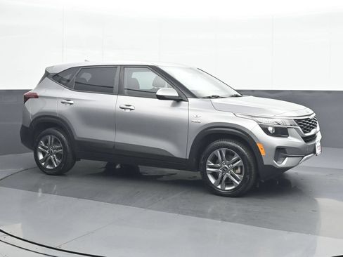 Used 2021 Kia Seltos LX AWD/4WD image 8