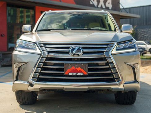Used 2018 Lexus LX 570 4WD image 2