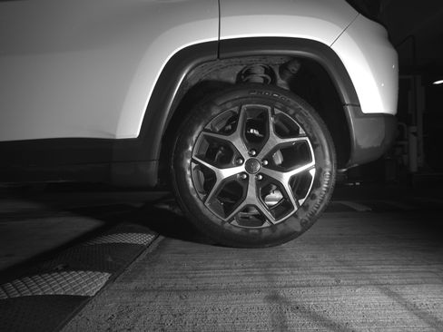 Used 2025 Jeep Compass Limited image 14