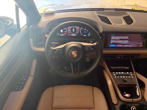 Certified 2026 Porsche Cayenne AWD/4WD image 5