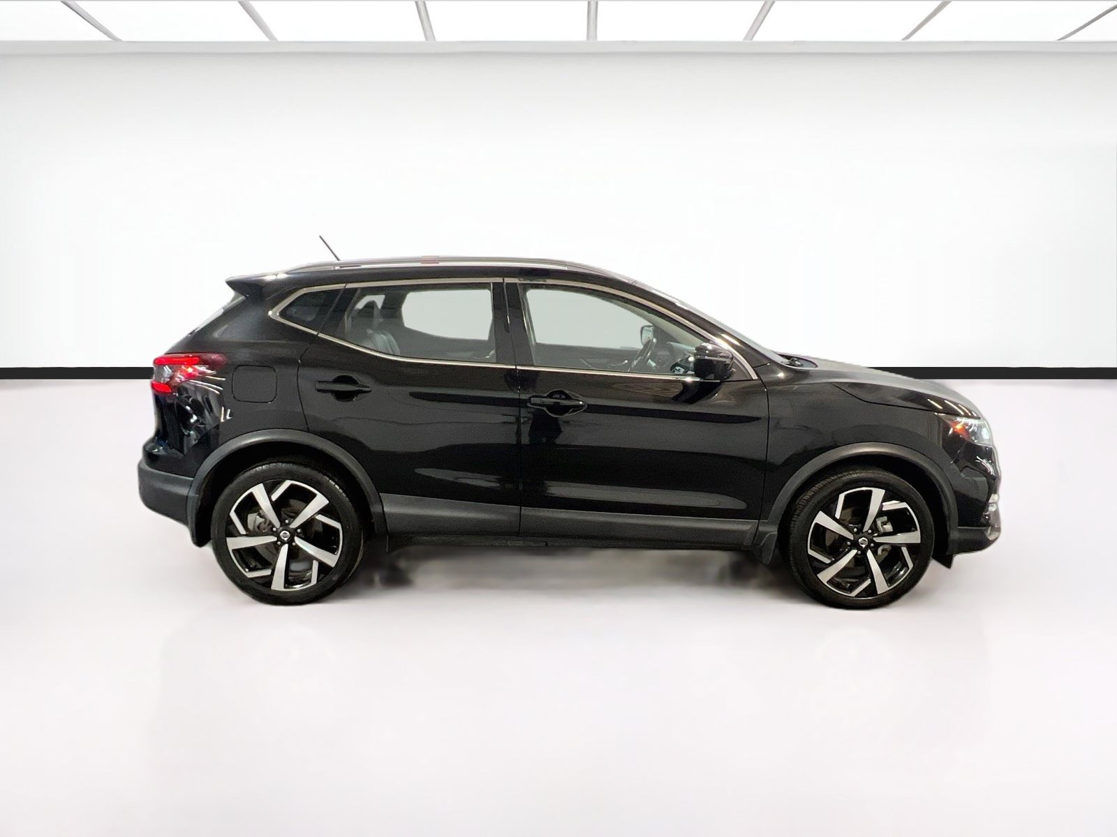 Used 2022 Nissan Rogue Sport SL w/ Premium Package FWD image 26