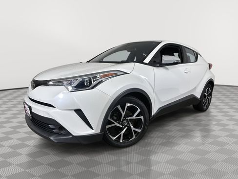 Used 2018 Toyota C-HR XLE image 1