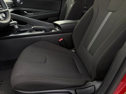 Certified 2025 Hyundai Elantra SE w/ Cargo Package image 9