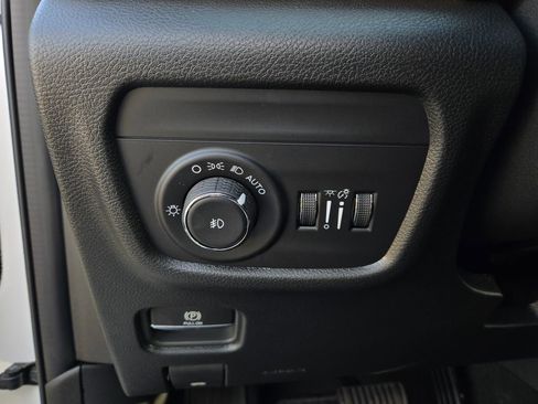 New 2025 Jeep Grand Cherokee Limited image 13