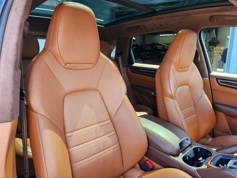 Used 2019 Porsche Cayenne Turbo AWD/4WD image 13