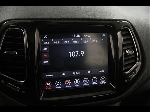 Used 2020 Jeep Compass Limited AWD/4WD image 10