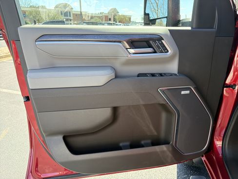 Used 2025 Chevrolet Silverado 2500 LTZ w/ LTZ Plus Package image 10