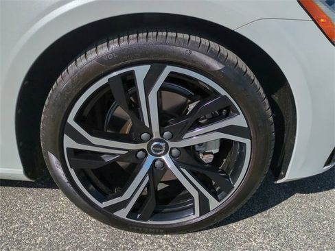 Certified 2024 Volvo S60 B5 Core image 11