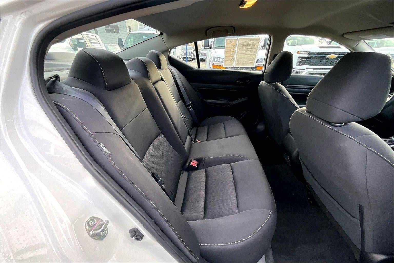 Used 2025 Nissan Altima 2.5 SV FWD image 24