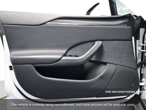 Used 2022 Tesla Model S image 11