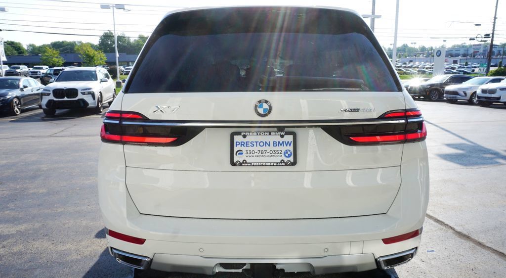 New 2027 BMW X7 xDrive40i w/ Executive Package AWD/4WD image 4