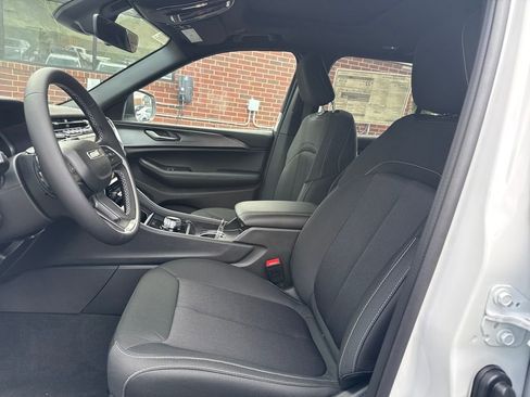 New 2025 Jeep Grand Cherokee Laredo X w/ Trailer Tow Package image 10