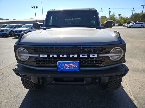 New 2025 Ford Bronco Badlands image 3