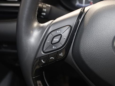 Used 2018 Toyota C-HR XLE FWD image 31