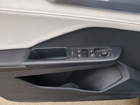 New 2026 Volkswagen Taos SE image 20