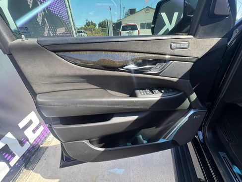 Used 2019 Cadillac Escalade Platinum w/ Escalade Sport Edition AWD/4WD image 10