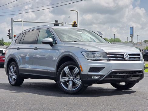Used 2020 Volkswagen Tiguan SEL AWD/4WD image 2