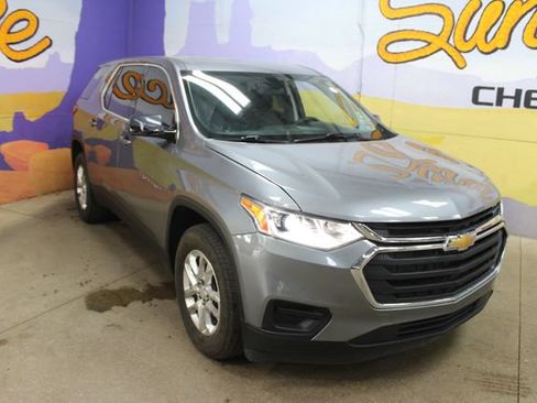 Used 2021 Chevrolet Traverse LS FWD image 2