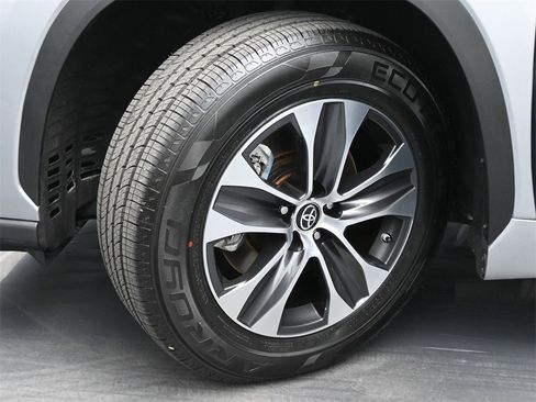 Used 2022 Toyota Highlander XLE image 23