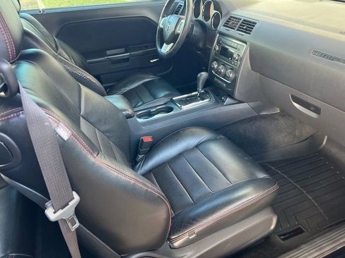 Used 2013 Dodge Challenger SXT image 5