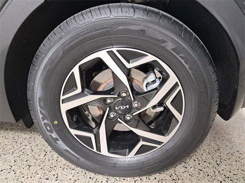 Used 2024 Kia Sportage LX image 7