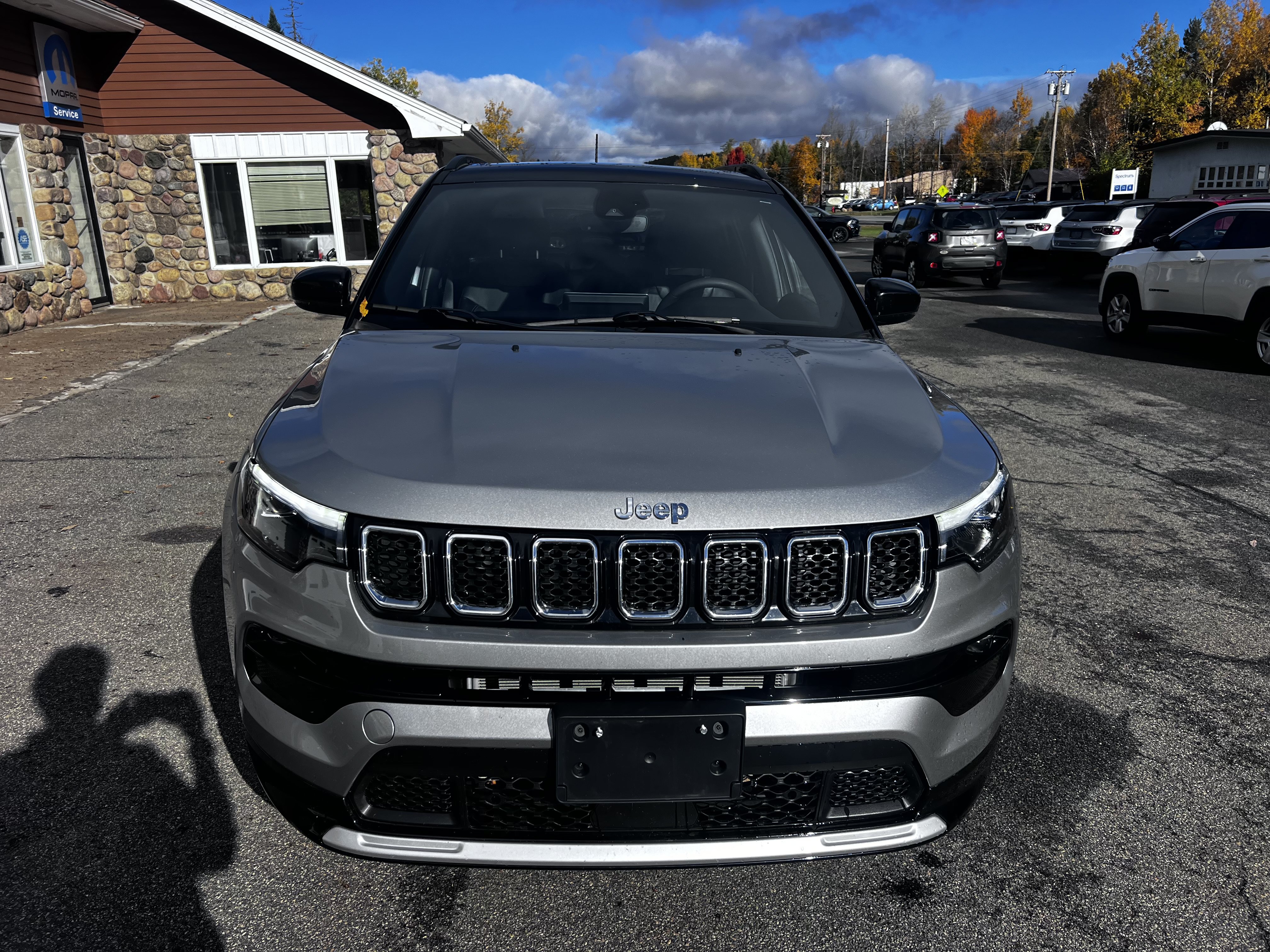 Used 2023 Jeep Compass Limited w/ Elite Group AWD/4WD image 2