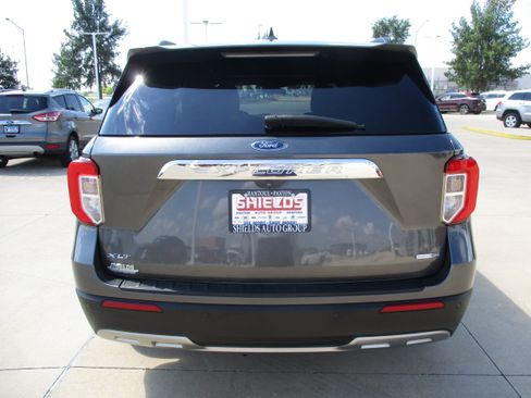 Used 2020 Ford Explorer XLT w/ Equipment Group 202A AWD/4WD image 4
