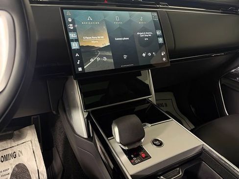 New 2025 Land Rover Range Rover Long Wheelbase SE image 36