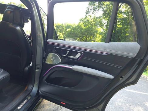 Used 2023 Mercedes-Benz EQS 580 4MATIC SUV image 26