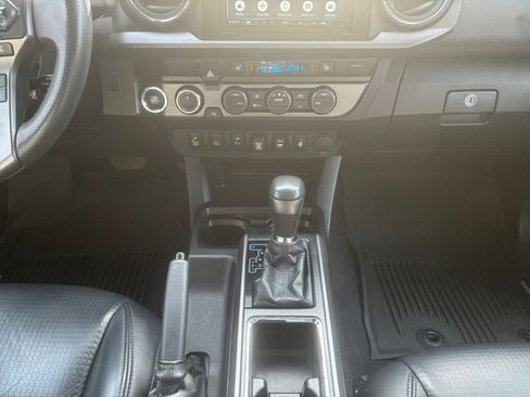 Used 2019 Toyota Tacoma TRD Off-Road image 11