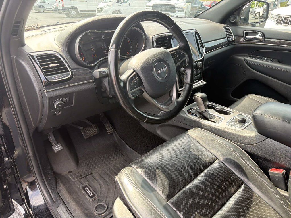 Used 2020 Jeep Grand Cherokee Overland AWD/4WD image 24