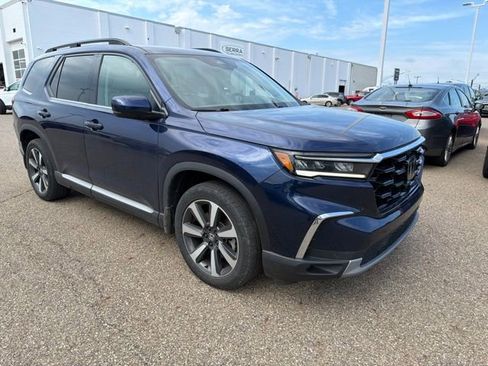 Used 2024 Honda Pilot Touring image 2