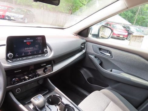 Used 2022 Nissan Rogue SV FWD image 23