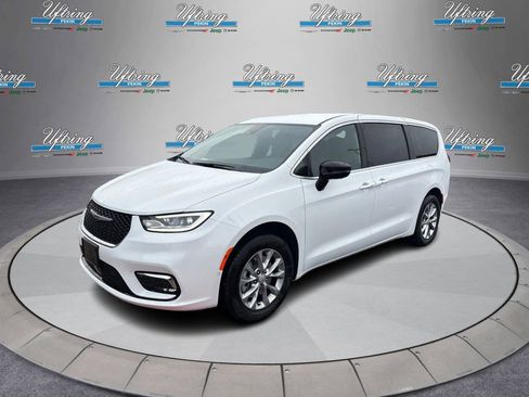 New 2026 Chrysler Pacifica Select image 7