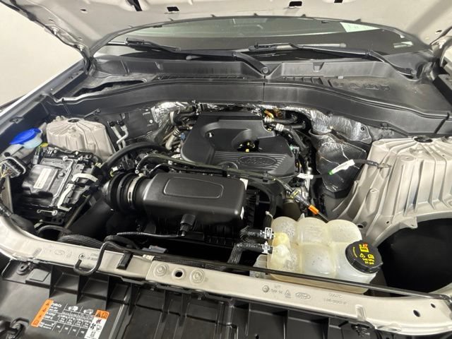 Used 2020 Ford Explorer XLT AWD/4WD image 32