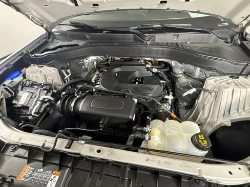 Used 2020 Ford Explorer XLT AWD/4WD image 32